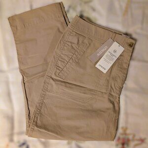 Chico's Secret Stretch Casual Straight Leg Crop pants (US size 6 -- chico's 0.5)